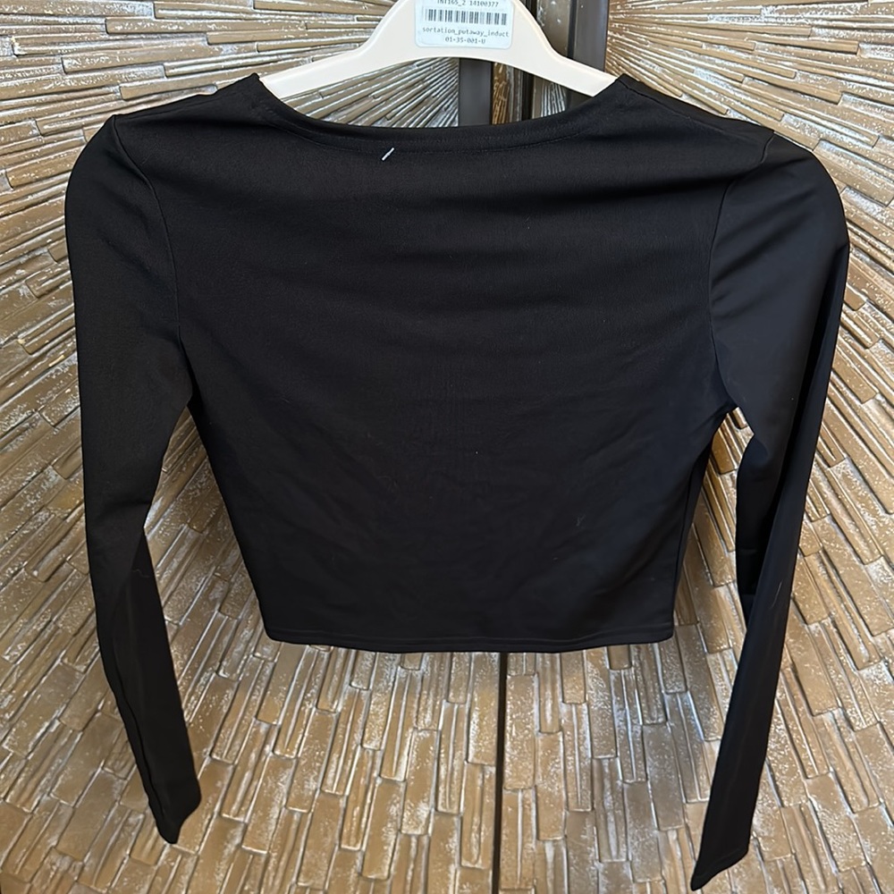Crop black top - Picture 5 of 5